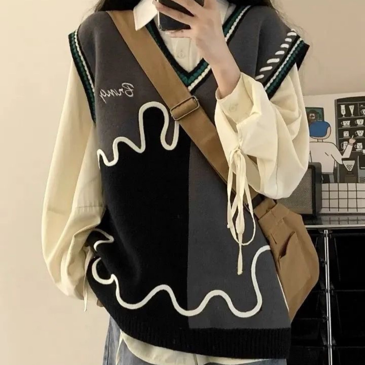 Sweater vest with design