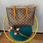 Tote bag Lv design